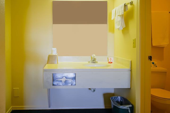 Room 10 of 28