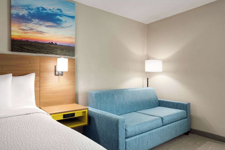 Room 32 of 38