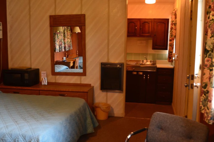 Chamber Lane Motel