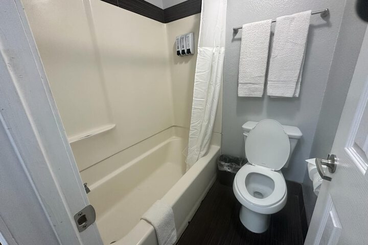 Room 17 of 28