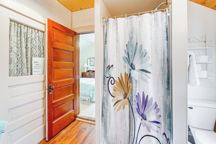 Twin Lakes Cottage: Walk to Elizabeth Lake!