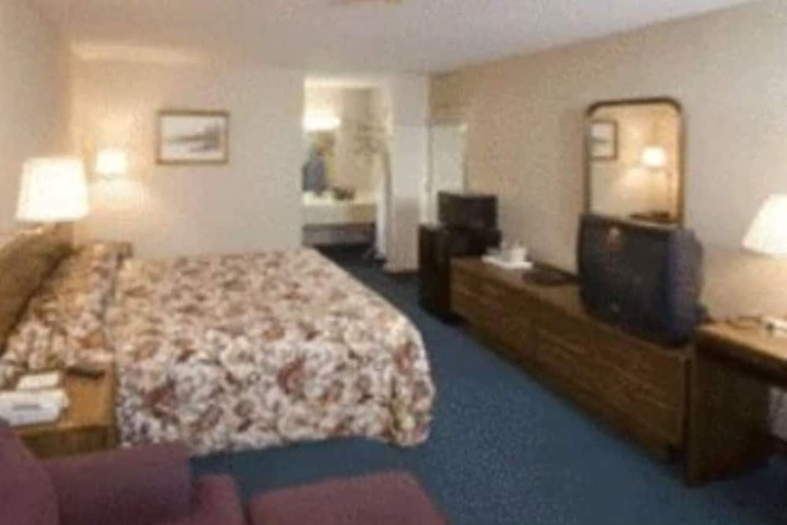 Room 12 of 27