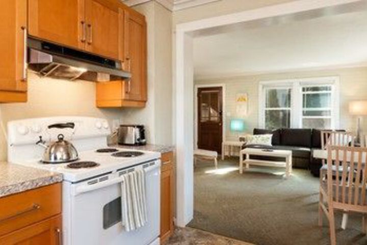 2BR Bay View Bungalow in Poulsbo by RedAwning