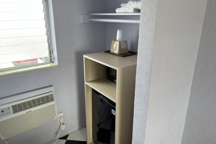 Room 33 of 44