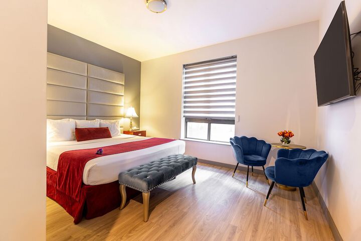 Room 32 of 60