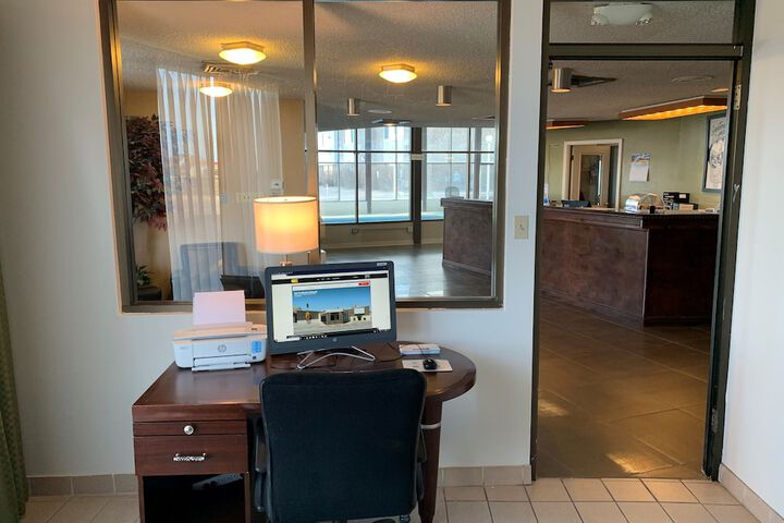 Business Center 26 of 26