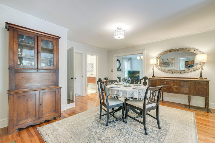 Historic & Charming Pittsboro Home w / Fireplaces