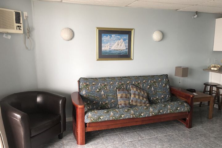Room 28 of 35