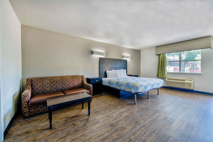 Room 17 of 26