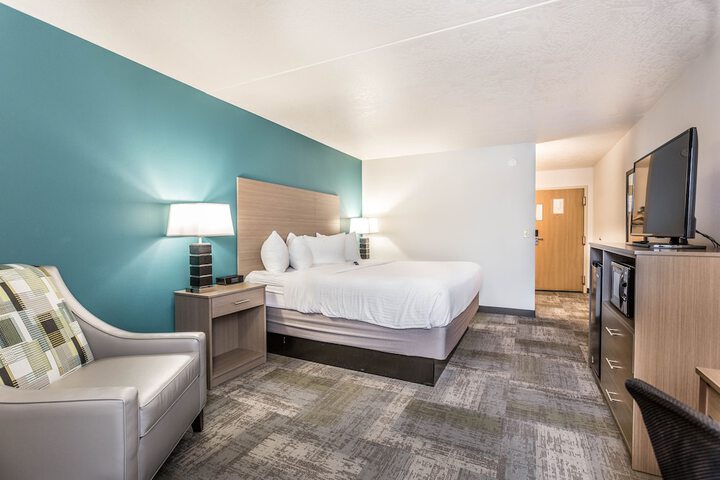 EverSpring Inn & Suites
