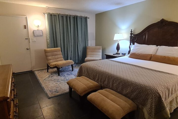 Room 8 of 38