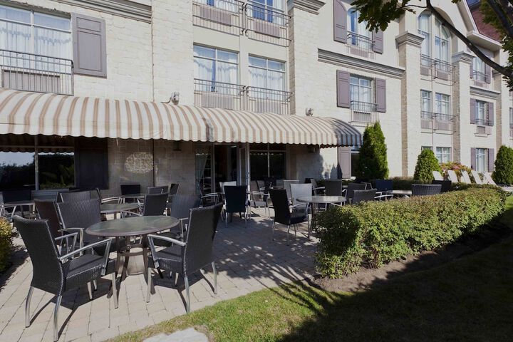 Le St-Martin Hotel & Suites Laval