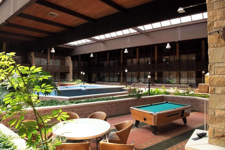 Hotel Exterior 55 of 59