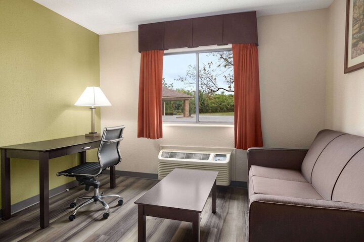 Room 16 of 25