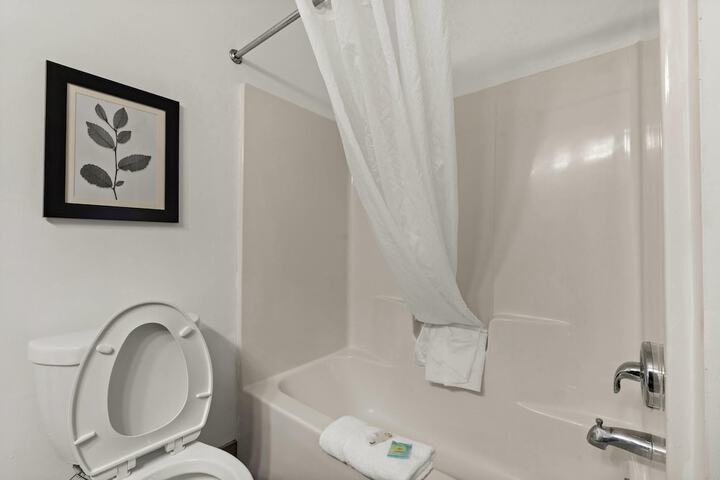 Country Inn & Suites by Radisson Hinesville, GA