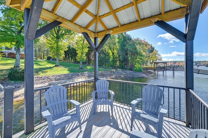 Spacious Lake Norman Retreat w / Boat Ramp!