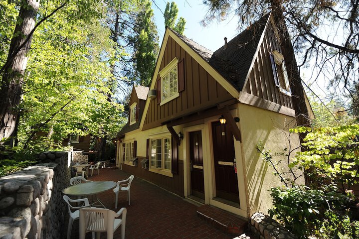 Saddleback Inn