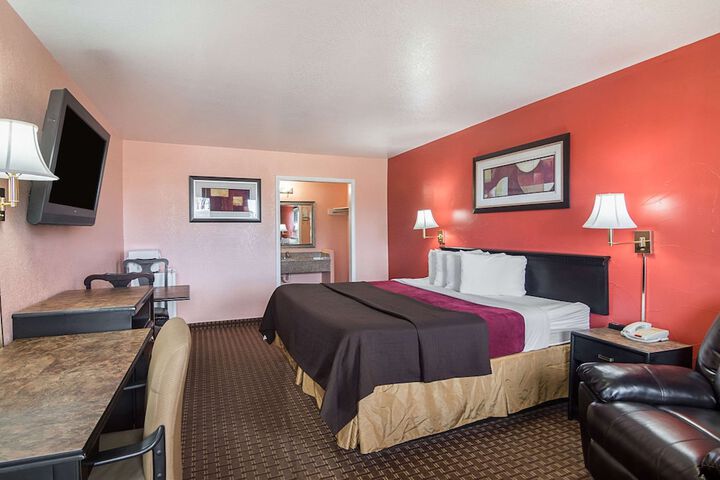 Room 10 of 30