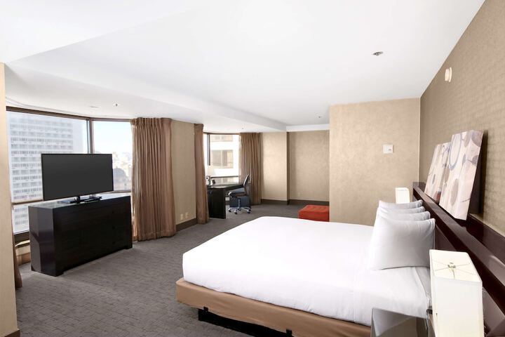 Room 100 of 176