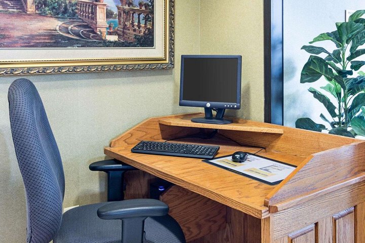 Business Center 31 of 31
