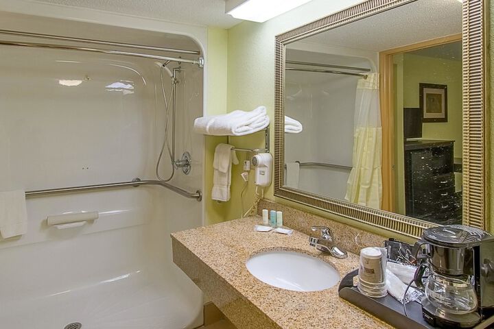 Room 42 of 71