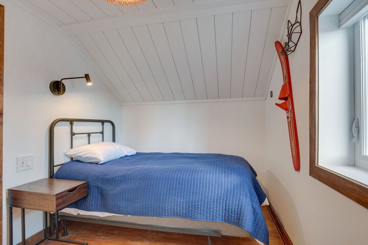 Pet-friendly Minocqua Home: Walk to Lake & Dining!