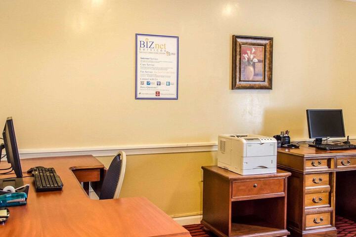Business Center 53 of 56