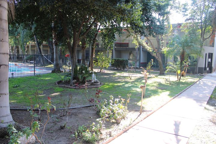 Hotel Exterior 76 of 76