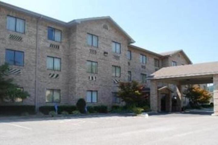 Brookshire Inn & Suites
