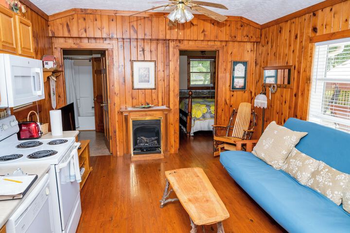 Mountain Aire Cottages Inn & Glamping
