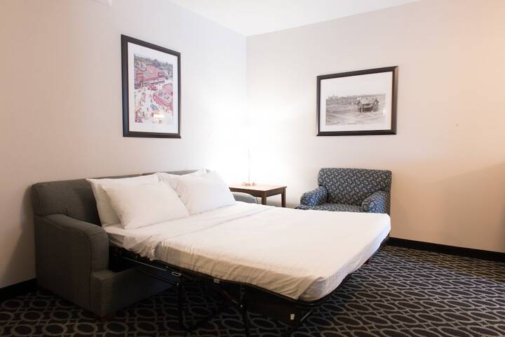 Room 33 of 71