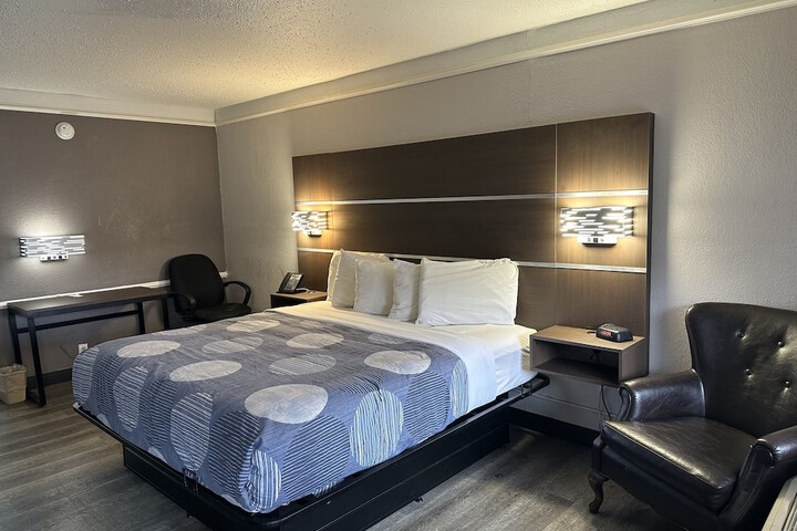 Room 20 of 28
