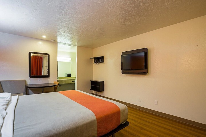 Motel 6 Madisonville TX