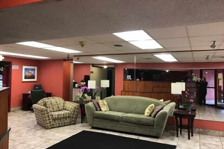 Days Inn by Wyndham Cleveland Lakewood