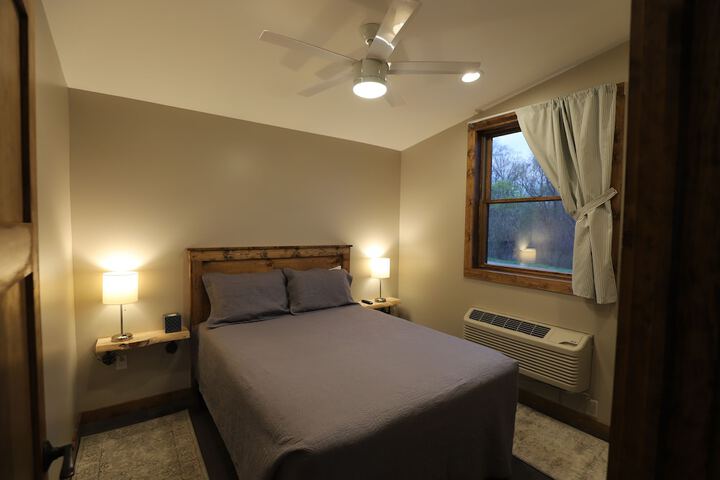 Room 52 of 83