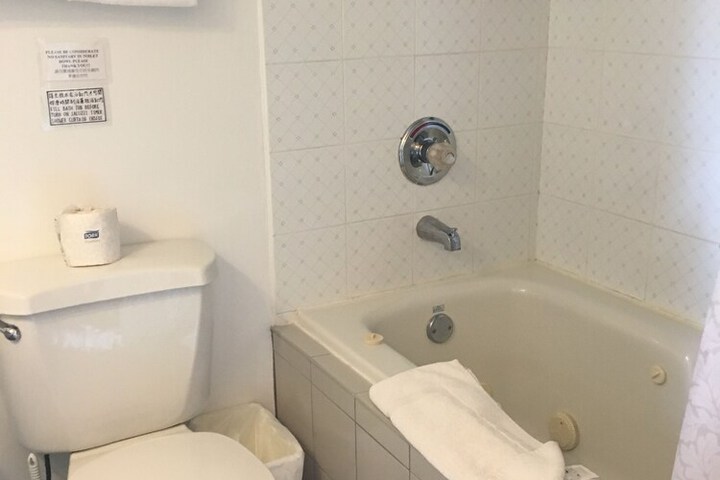 Room 17 of 40