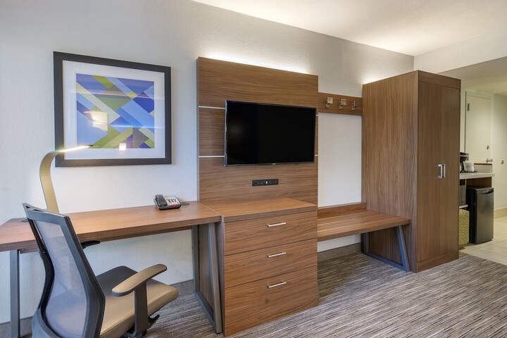 Room 13 of 40