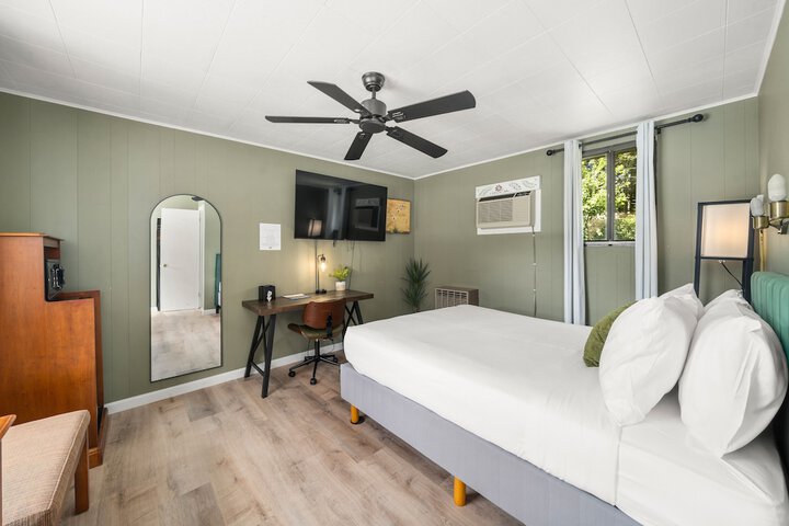 CedarWood Inn