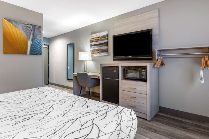 Room 15 of 25