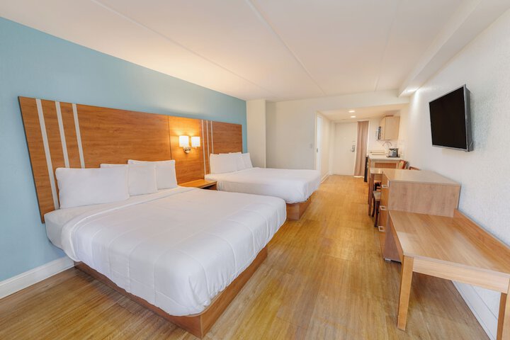 Dunes Inn & Suites