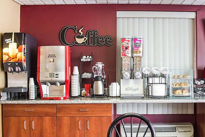 Breakfast/Coffee Service 25 of 30