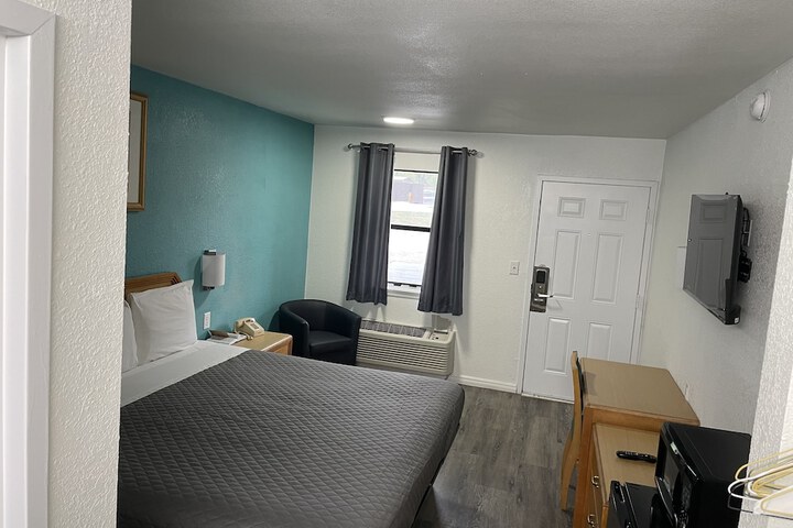 Room 18 of 18