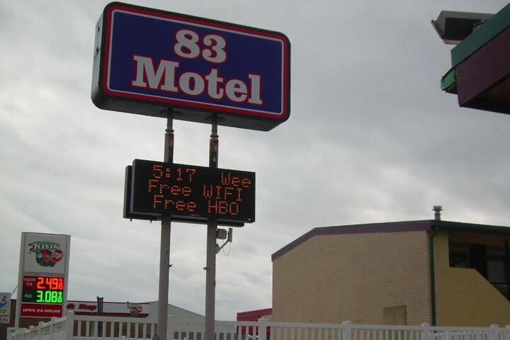 83 motel