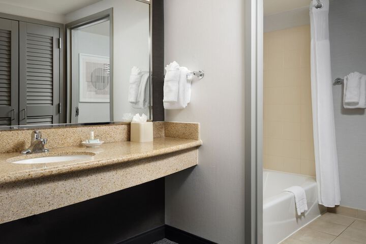 Room 32 of 61