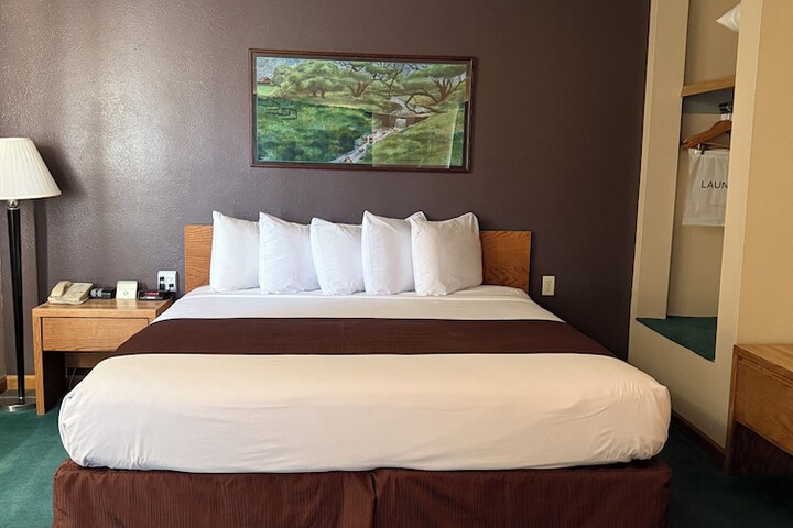 Room 12 of 23