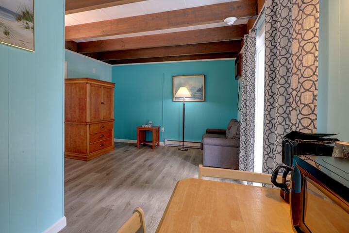 Room 27 of 38