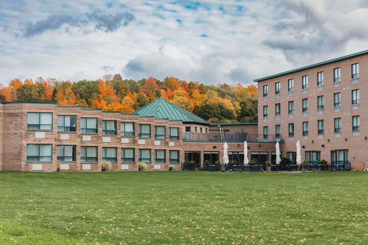 Hotel 5 of 100