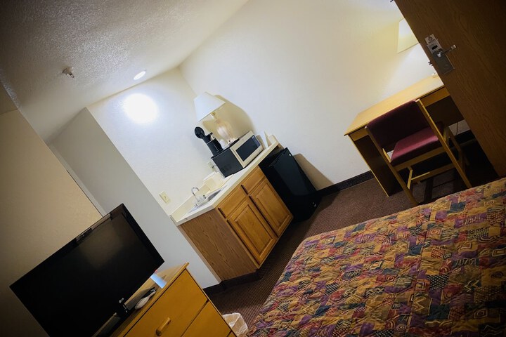Herington Inn & Suites