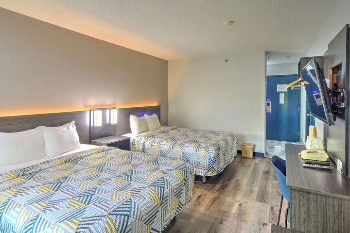 Motel 6 Libertyville IL