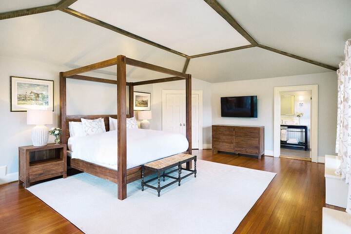 Room 115 of 176